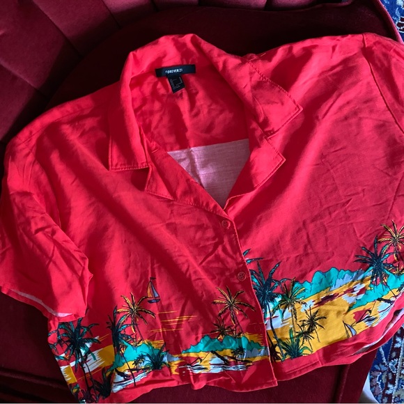 Crop top summer shirt 🌸 - Picture 2 of 5